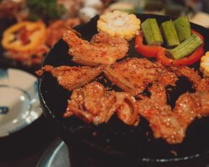 delicious-grilled-lamb-with-vegetables-at-a delicious-grilled-lamb-with-vegetables-at-a