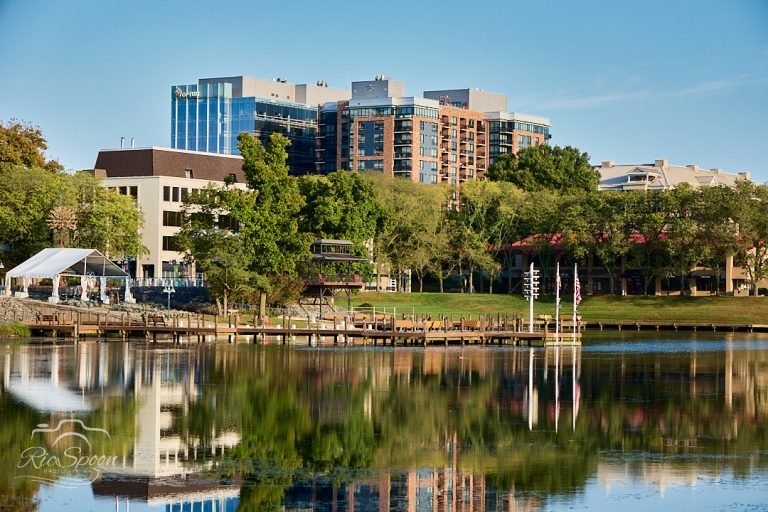 Reflexiones matutinas en el lago Kittamaqundi